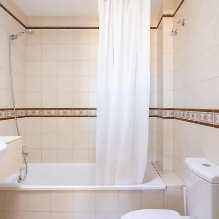 بيت للعطل Beautiful Two-storey House With Terrace And Patio In An Exclusive Area أذيخي