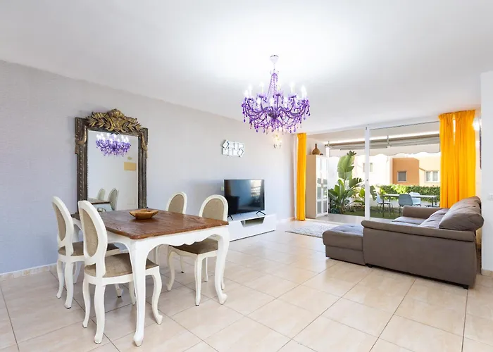 Beautiful Two-storey House With Terrace And Patio In An Exclusive Area Semesterbostad *