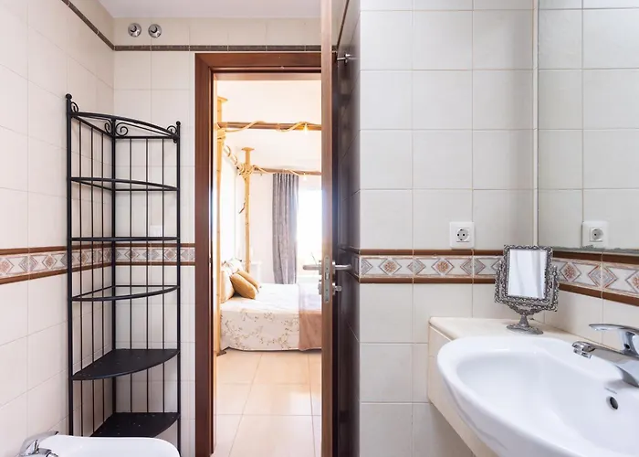 Semesterbostad Beautiful Two-storey House With Terrace And Patio In An Exclusive Area