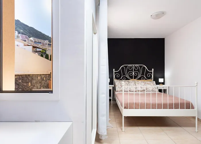 Beautiful Two-storey House With Terrace And Patio In An Exclusive Area Semesterbostad Costa Adeje (Tenerife)