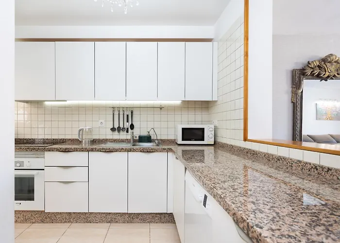 Semesterbostad Beautiful Two-storey House With Terrace And Patio In An Exclusive Area *