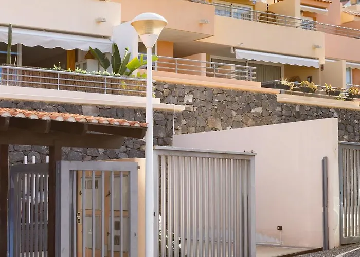 Beautiful Two-storey House With Terrace And Patio In An Exclusive Area Semesterbostad *