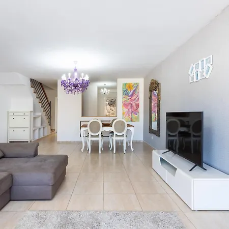 Beautiful Two-storey House With Terrace And Patio In An Exclusive Area Tatil Evi *