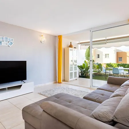 Prázdninový dům Beautiful Two-storey House With Terrace And Patio In An Exclusive Area