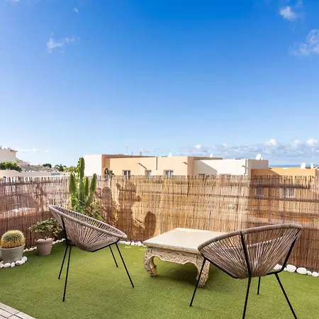 Beautiful Two-storey House With Terrace And Patio In An Exclusive Area *
